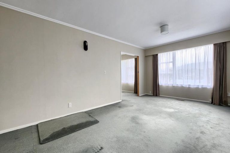 Photo of property in 10 Oriel Avenue, Tawa, Wellington, 5028