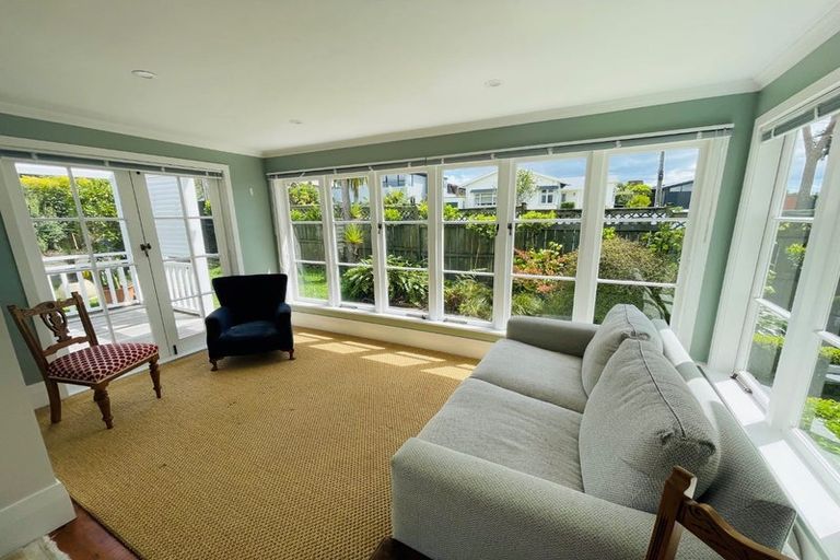 Photo of property in 14 Hanlon Crescent, Narrow Neck, Auckland, 0624