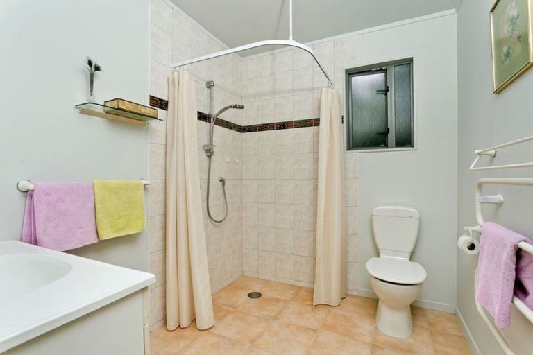 Photo of property in 1/37 Holland Road, Hillcrest, Auckland, 0627