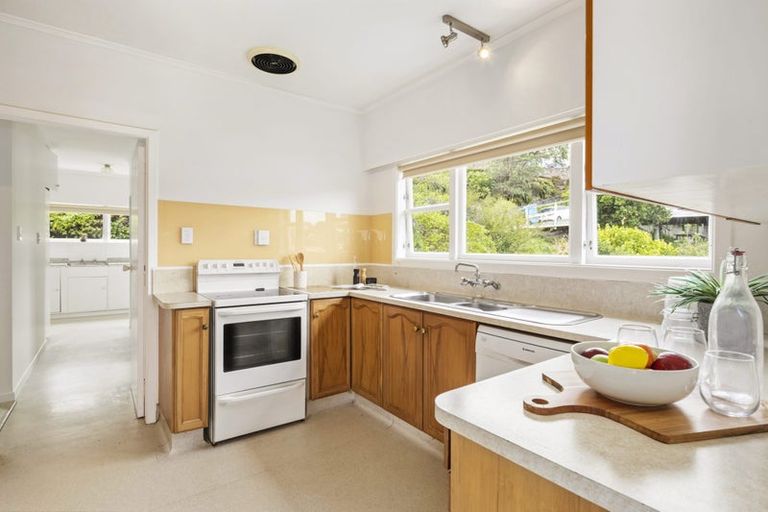 Photo of property in 36 Tio Tio Road, Miramar, Wellington, 6022