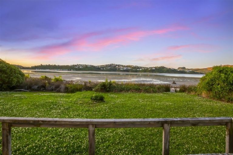 Photo of property in 57-59 Seaview Road, Paremata, Porirua, 5024