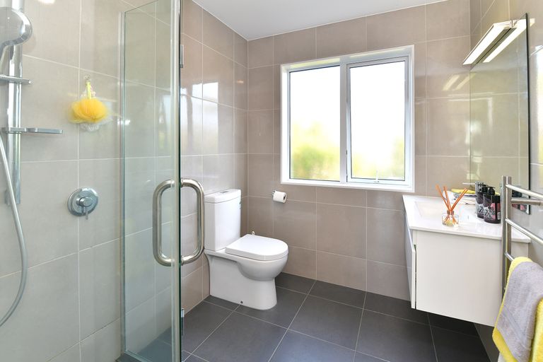 Photo of property in 12 Seaview Crescent, Hatfields Beach, Orewa, 0931