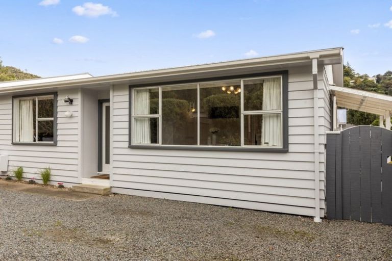 Photo of property in 4a Korau Grove, Stokes Valley, Lower Hutt, 5019