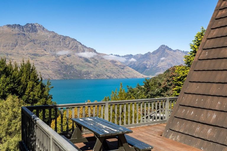 Photo of property in 6a Williams Street, Sunshine Bay, Queenstown, 9300