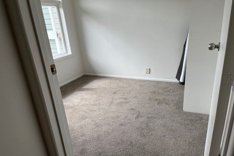 Photo of property in 33 Amberley Avenue, Te Atatu South, Auckland, 0610