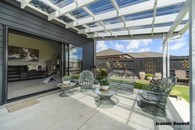 Photo of property in 5 Levi Place, Kelvin Grove, Palmerston North, 4414