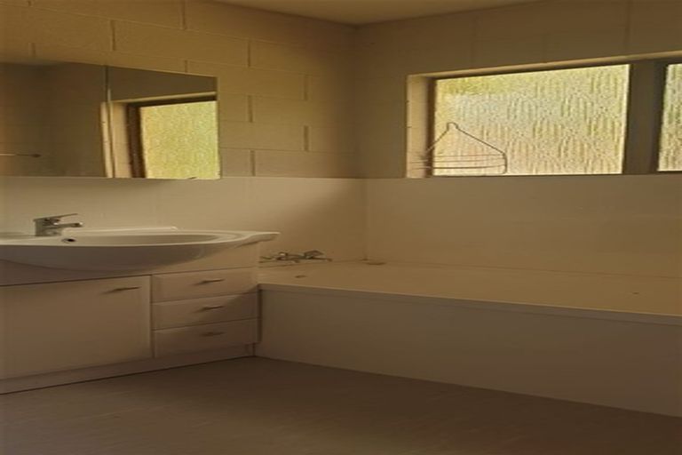 Photo of property in 2/81 Stredwick Drive, Torbay, Auckland, 0630