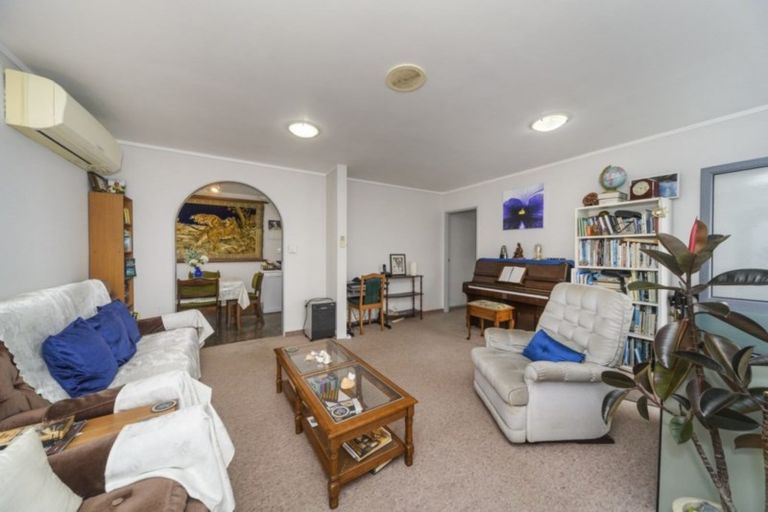 Photo of property in 84 Hillcrest Drive, Kelvin Grove, Palmerston North, 4414