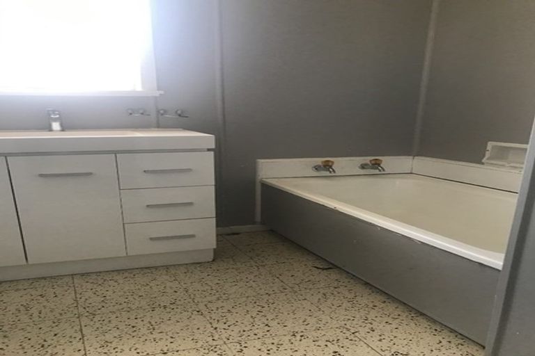 Photo of property in 67 Carrington Avenue, Silverdale, Hamilton, 3216