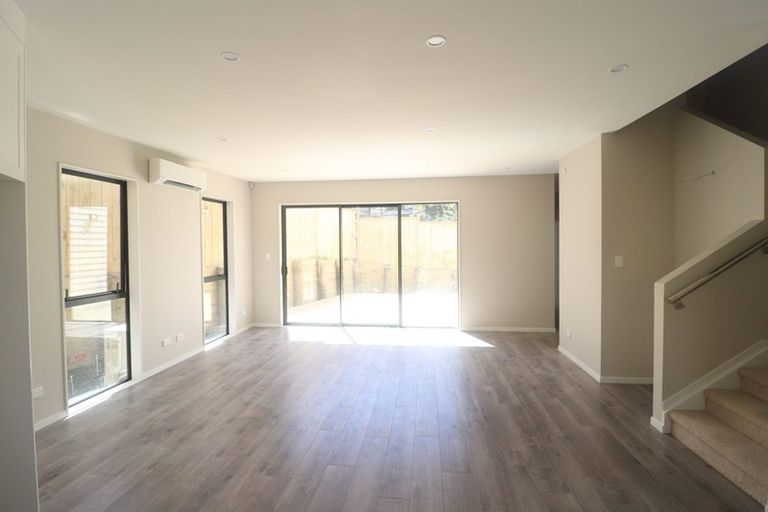 Photo of property in 6c St Catherine Crescent, West Harbour, Auckland, 0618