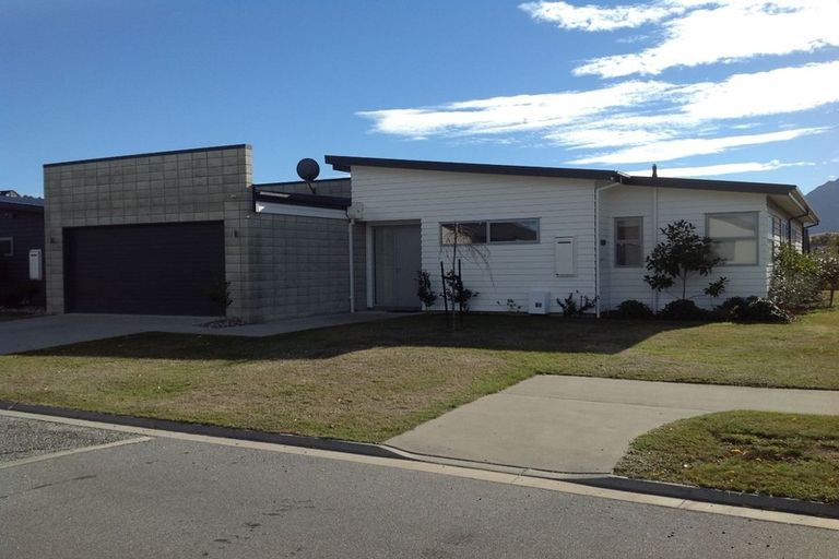 Photo of property in 44 Sherwin Avenue, Albert Town, Wanaka, 9305