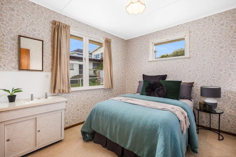 Photo of property in 73 Main Road, Titahi Bay, Porirua, 5022