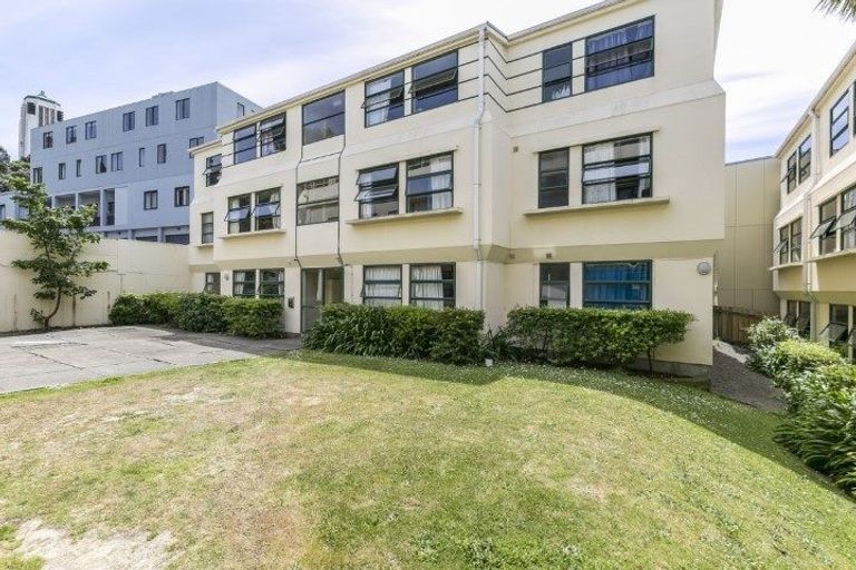 Photo of property in Te Awhina Apartments, 19/22 Sussex Street, Mount Cook, Wellington, 6021
