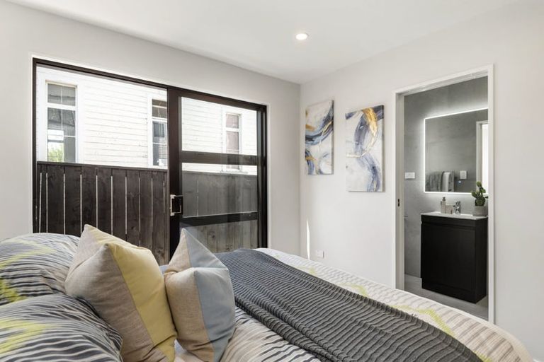 Photo of property in 2/1 Egremont Street, Belmont, Auckland, 0622