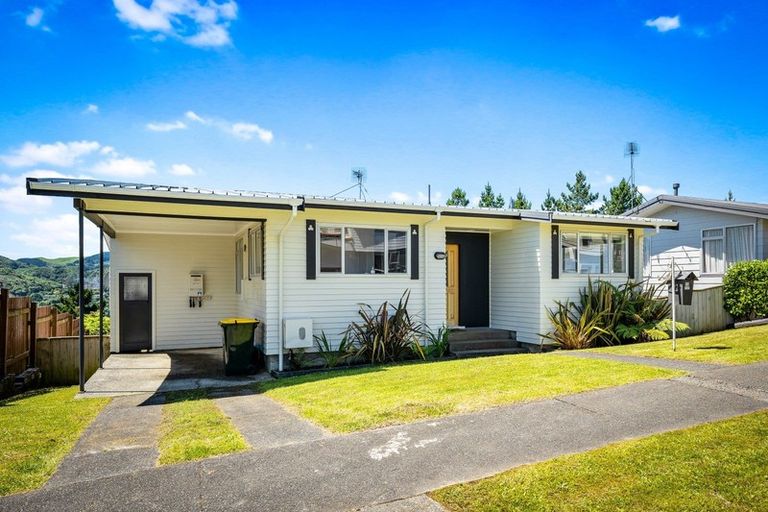 Photo of property in 18 Greenwich Grove, Stokes Valley, Lower Hutt, 5019