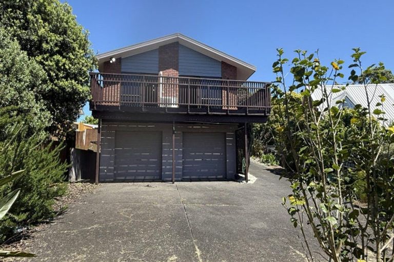 Photo of property in 40 Whangaparaoa Road, Red Beach, 0932