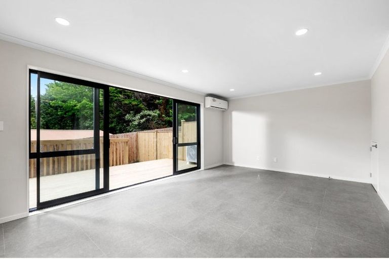Photo of property in 10c Neilon Place, Northcross, Auckland, 0632