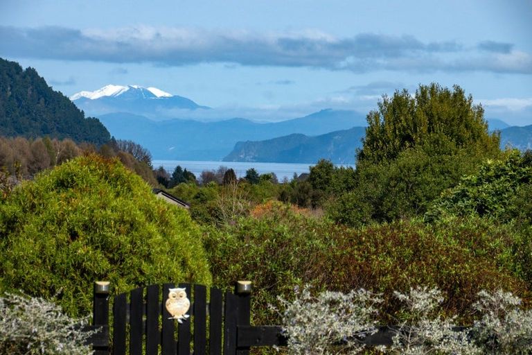 Photo of property in 16 Lacebark Drive, Kinloch, Taupo, 3377