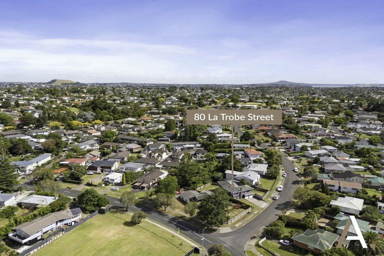 Photo of property in 80 La Trobe Street, Pakuranga Heights, Auckland, 2010