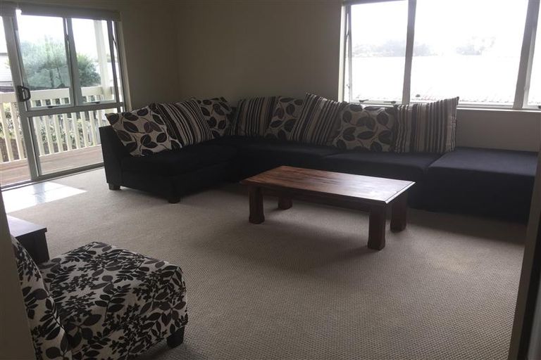 Photo of property in 2/36 Elizabeth Drive, West Harbour, Auckland, 0618