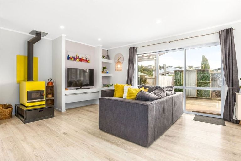 Photo of property in 10 Trispen Place, Camborne, Porirua, 5026