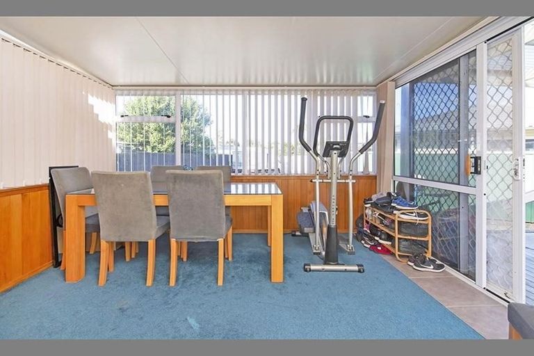 Photo of property in 85 Gloria Avenue, Te Atatu Peninsula, Auckland, 0610