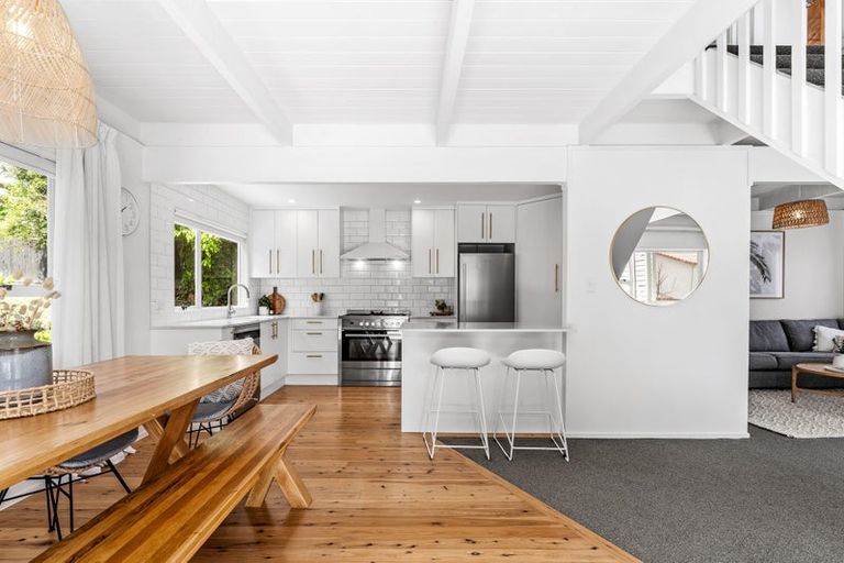 Photo of property in 122 Stanmore Bay Road, Stanmore Bay, Whangaparaoa, 0932