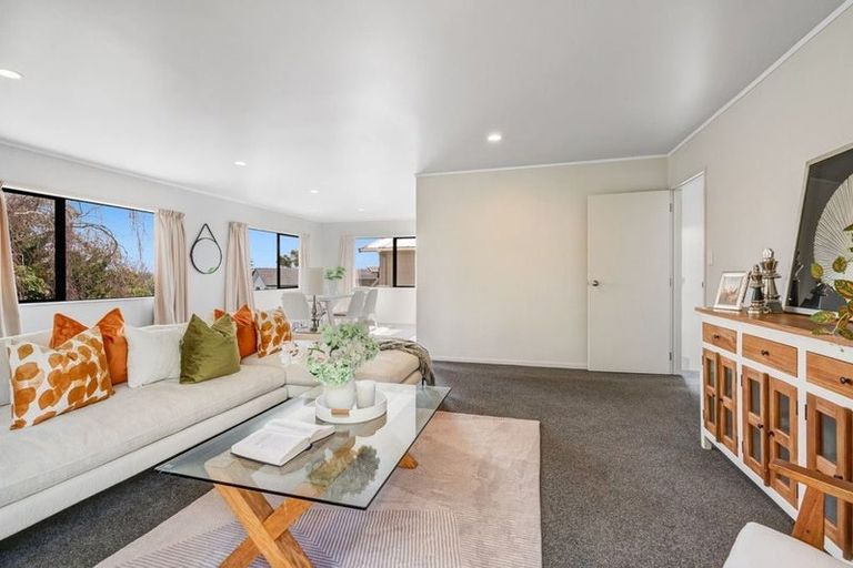 Photo of property in 11 Felicity Place, Unsworth Heights, Auckland, 0632