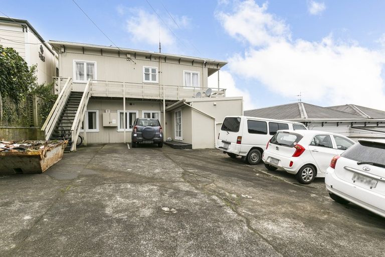 Photo of property in 5/60 Fairlie Terrace, Kelburn, Wellington, 6021