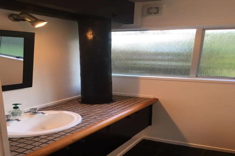 Photo of property in 33 Reynolds Place, Torbay, Auckland, 0630