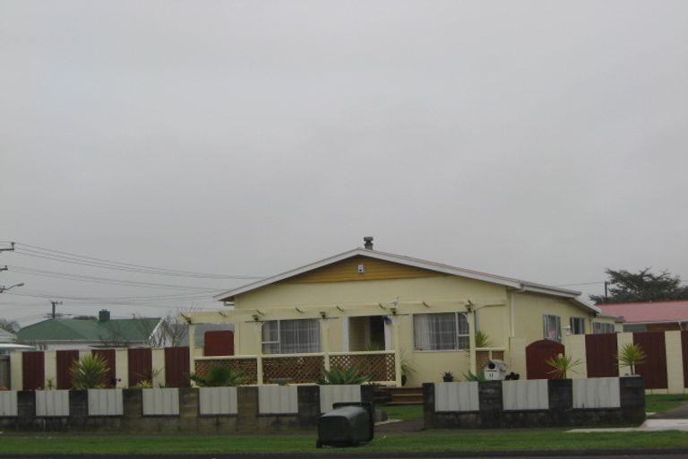 Photo of property in 11 Cracroft Street, Waitara, 4320