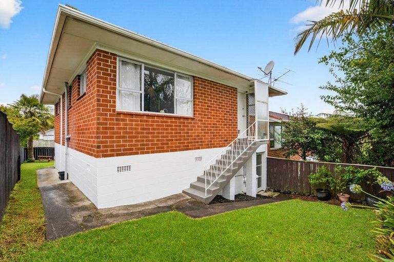 Photo of property in 1/3 Butterworth Drive, Glendene, Auckland, 0602