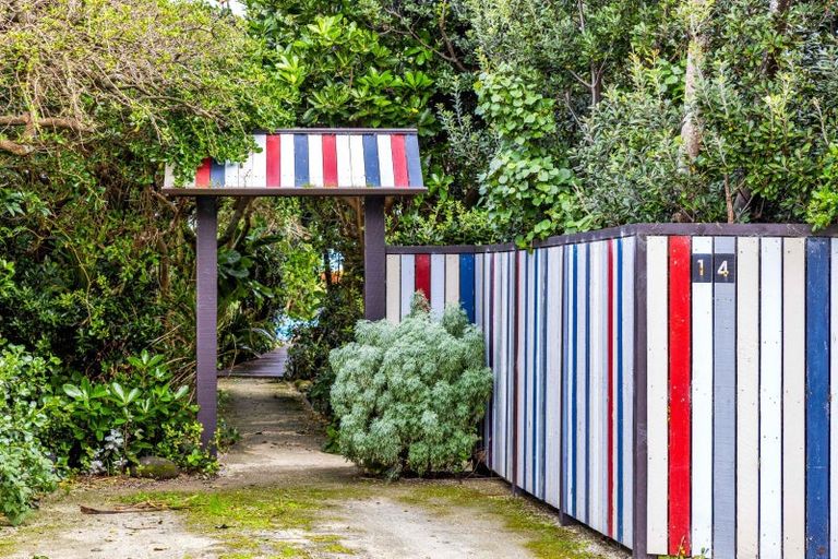 Photo of property in 16 Hector Place, Opunake, 4616