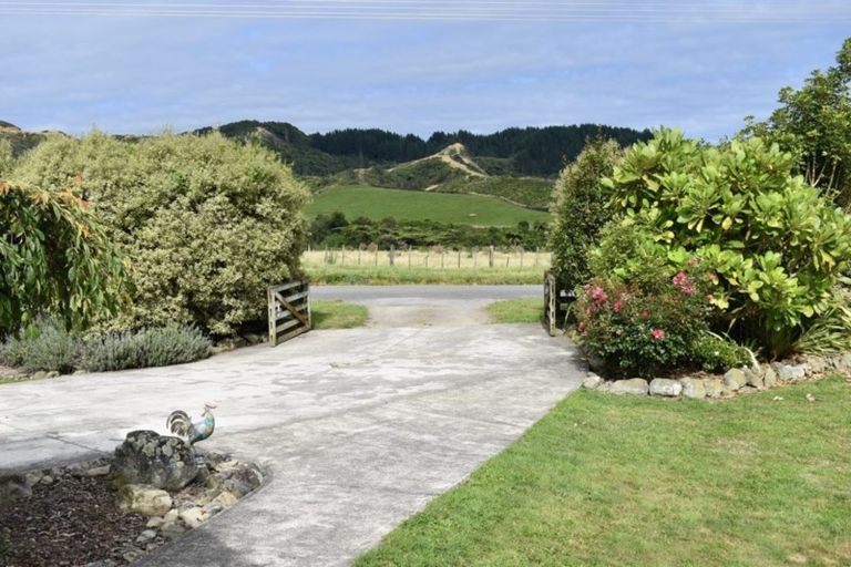 Photo of property in 283 North Manakau Road, Manakau, 5573