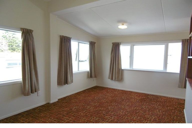 Photo of property in 15 Sunset Parade, Plimmerton, Porirua, 5026