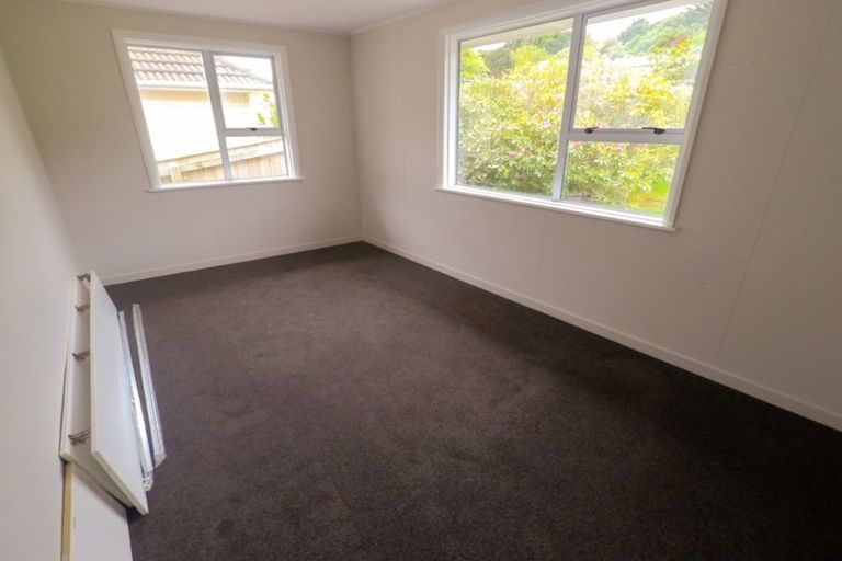 Photo of property in 38 Taylor Terrace, Tawa, Wellington, 5028