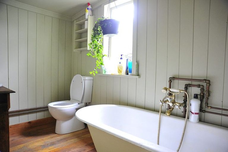 Photo of property in 16 Wellington Street, Enfield, Oamaru, 9491