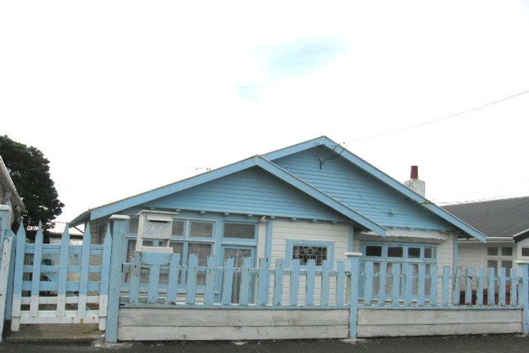 Photo of property in 235 Coutts Street, Rongotai, Wellington, 6022