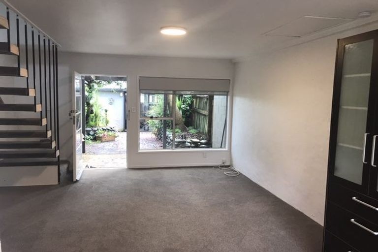 Photo of property in 6/106 West Coast Road, Glen Eden, Auckland, 0602