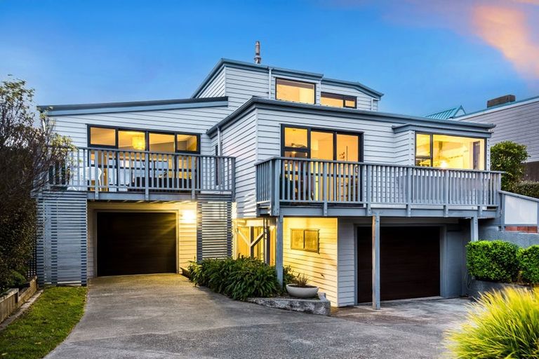 Photo of property in 45 Mana View Road, Paremata, Porirua, 5026