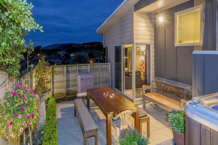 Photo of property in 14 Charlotte Way, Raumati South, Paraparaumu, 5032