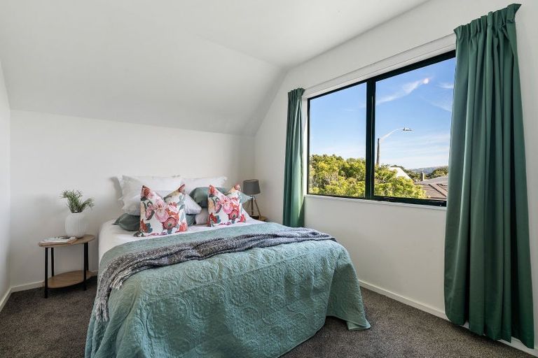 Photo of property in 32a Horokiwi Road West, Newlands, Wellington, 6037
