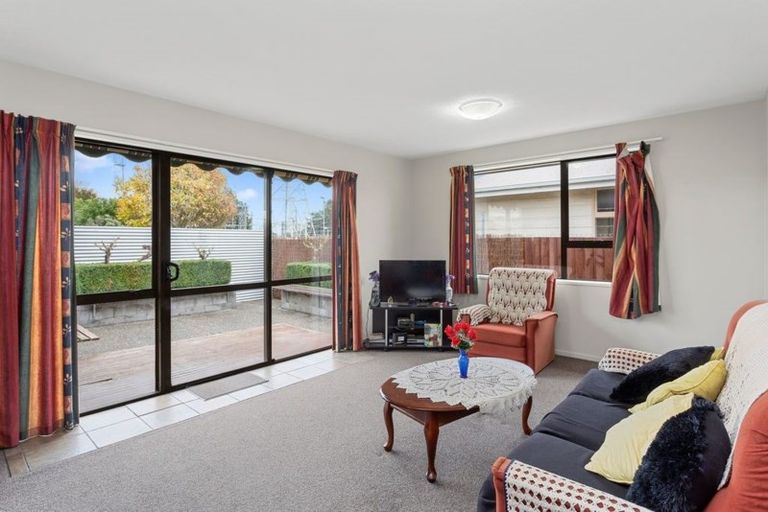 Photo of property in 2/22 Moffett Street, Islington, Christchurch, 8042