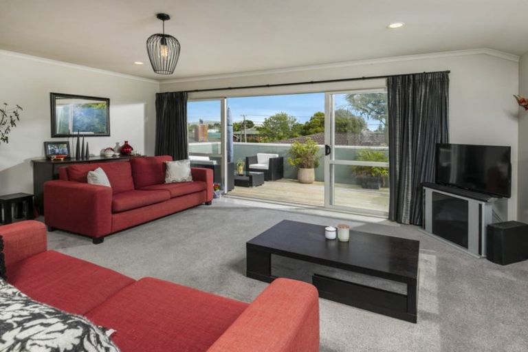 Photo of property in 79a Wharf Road, Te Atatu Peninsula, Auckland, 0610