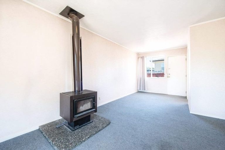 Photo of property in 2/116 Seabrook Avenue, New Lynn, Auckland, 0600