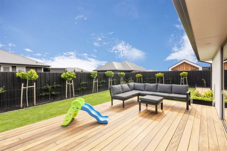 Photo of property in 19 Angus Place, Rangiora, 7400