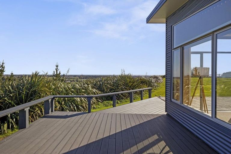 Photo of property in 100 Elsham Road, Lepperton, New Plymouth, 4373