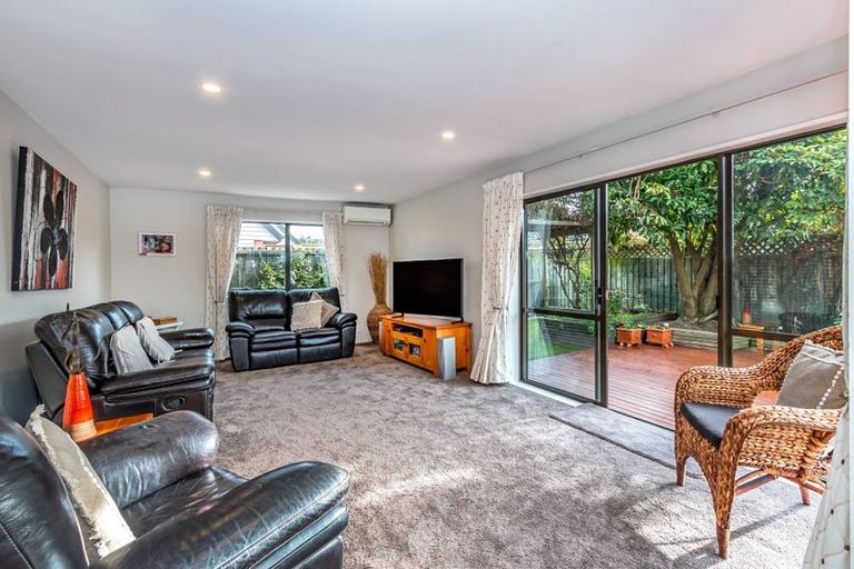 Photo of property in 1/4 Parkwood Place, Parklands, Christchurch, 8083