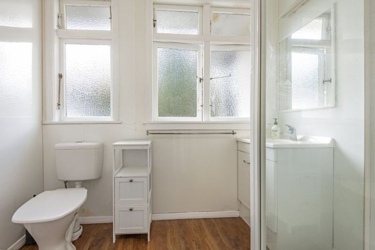 Photo of property in 8 Winston Avenue, Hokowhitu, Palmerston North, 4410