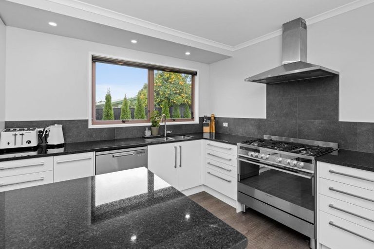 Photo of property in 35 Wynyard Crescent, Tamatea, Napier, 4112